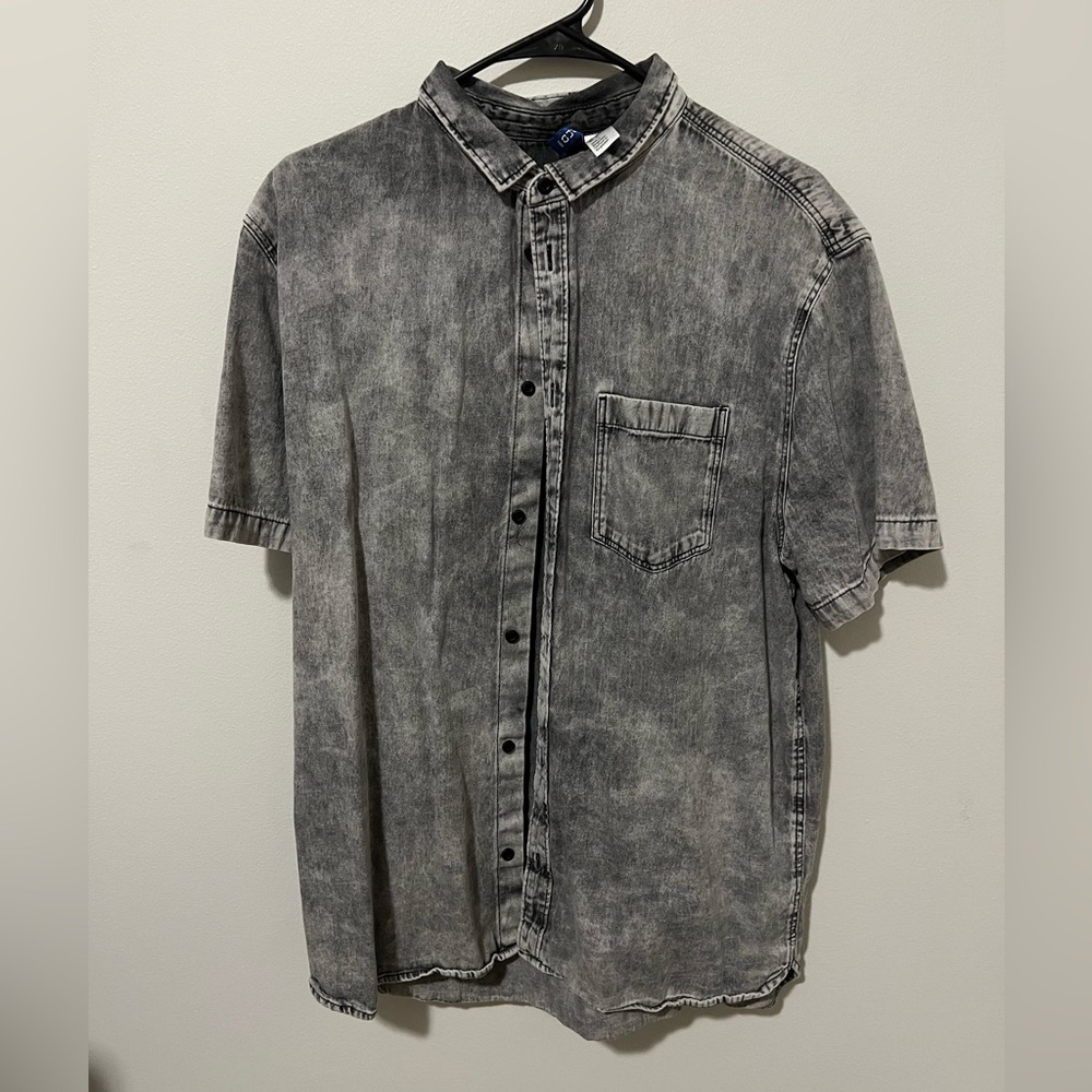 Short sleeve button up